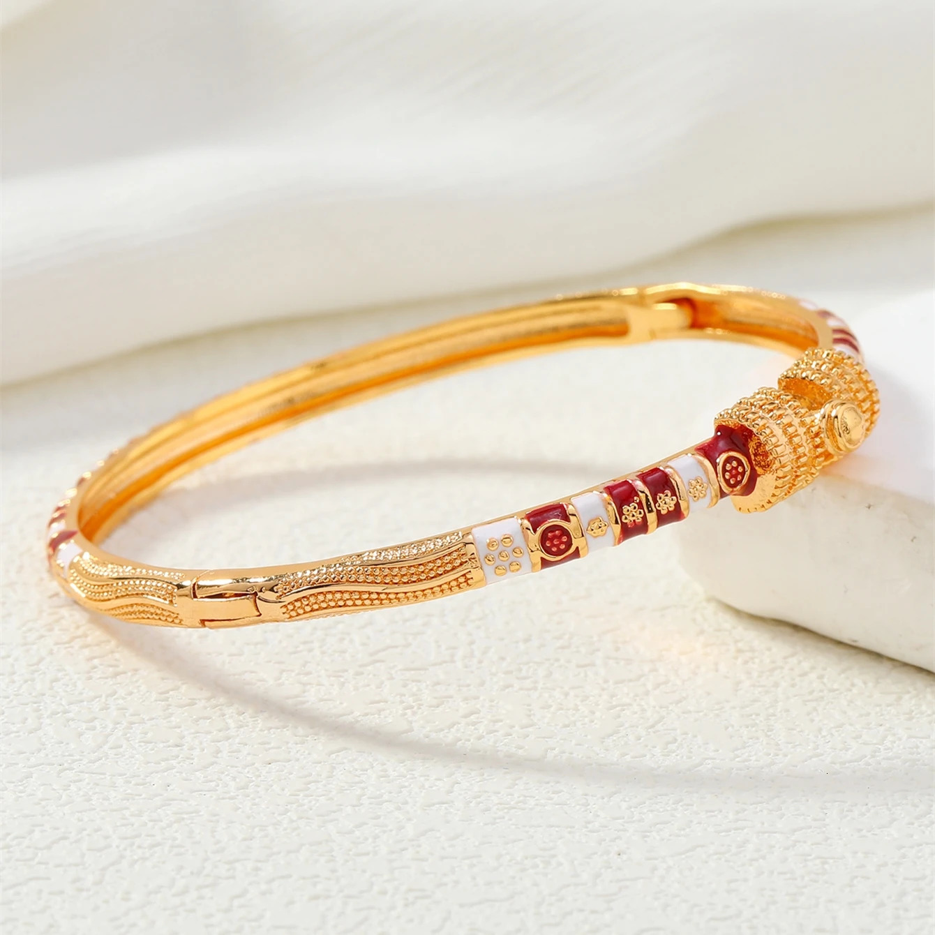 1 Middle Eastern Saudi Arabian Red Tie Totem Womens Fine Circle Buckle Open Bracelet 250805