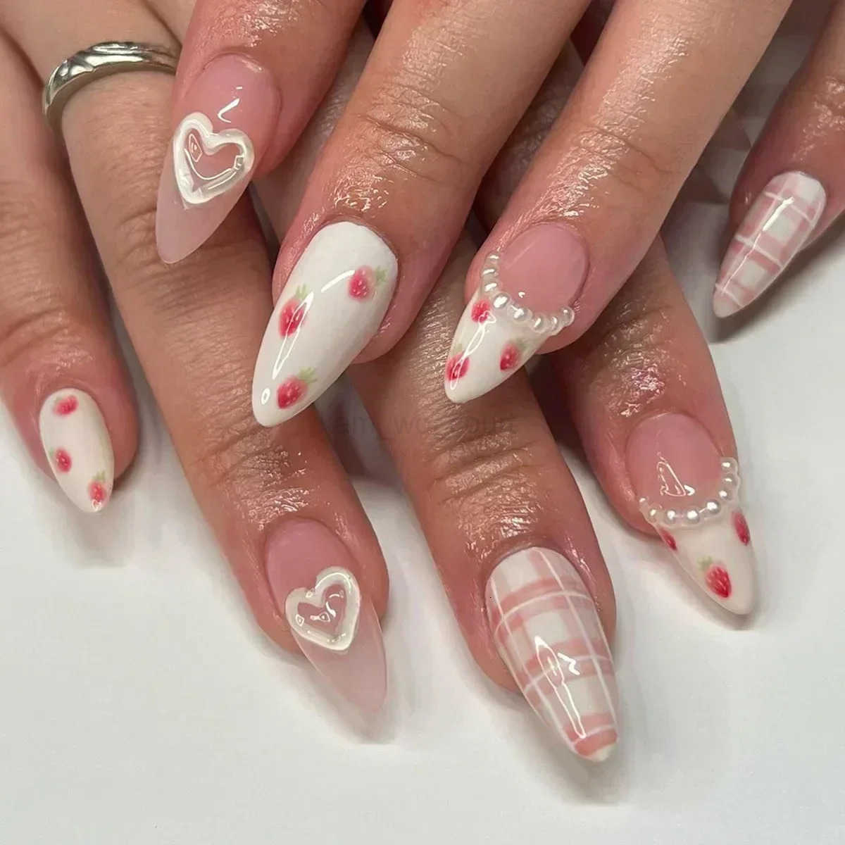 24Pcs Almond False Nails Cute Strawberries with French Design Simple White Wearable Fake Nails Decoration Press on Nail Tips Art M250807