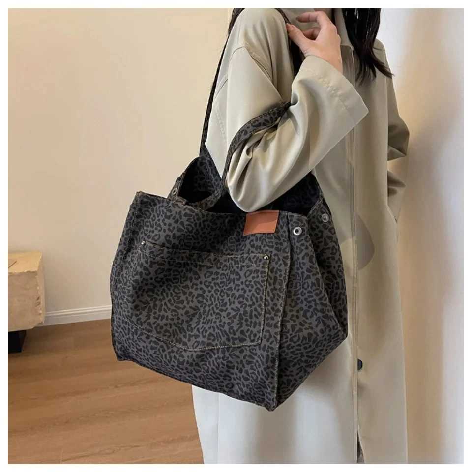 Leopard Print Canvas Tote Bag Large Capacity Fashion Shoulder Bag for School Work Shopping Handbag Z250807