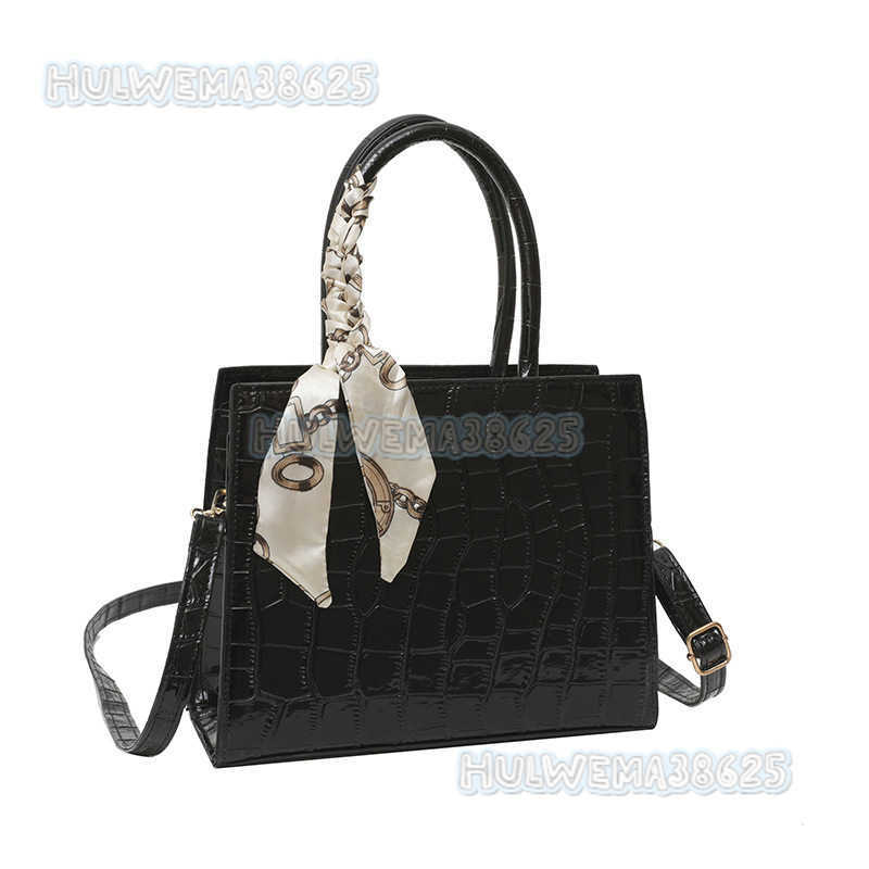 High-quality Large Capacity Bag for Women 2024 Summer New Fashion Decorated Handheld Crossbody Bag H250806