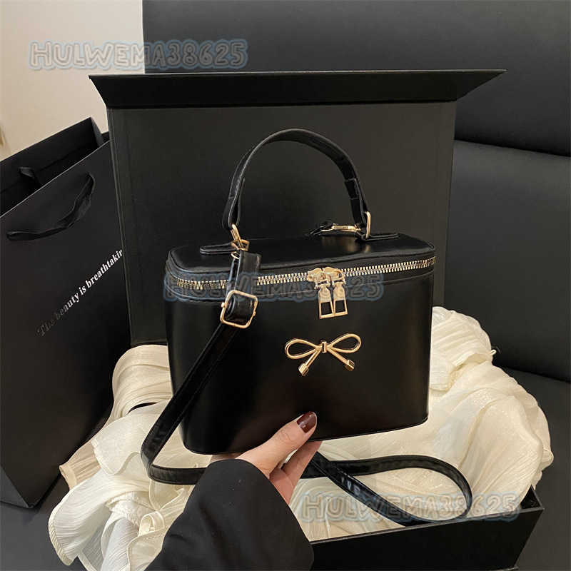 2025 New Box Bag Commuting Fashion Single Shoulder Crossbody Bag Simple Versatile Elegant Small Handbag Small Square Bag H250806