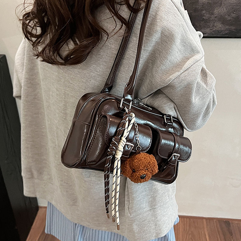 Retro Style Multi-pocket Shoulder Bag for Women with Vintage Charm