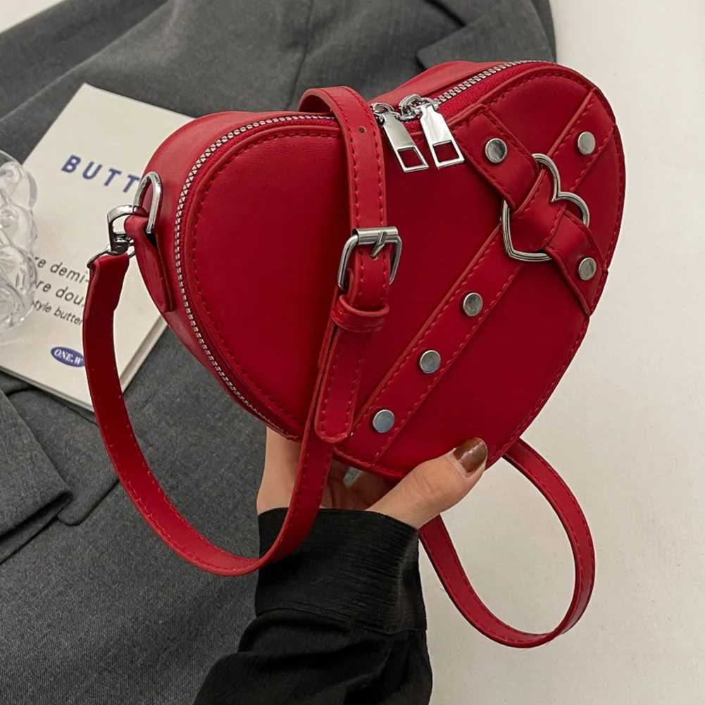 Vintage Y2K Small Chain Shoulder Bag Heart Shaped Purse Handbag Red PU Leather Gothic Tote Bag FAshion Women Crossbody Bag Z250807