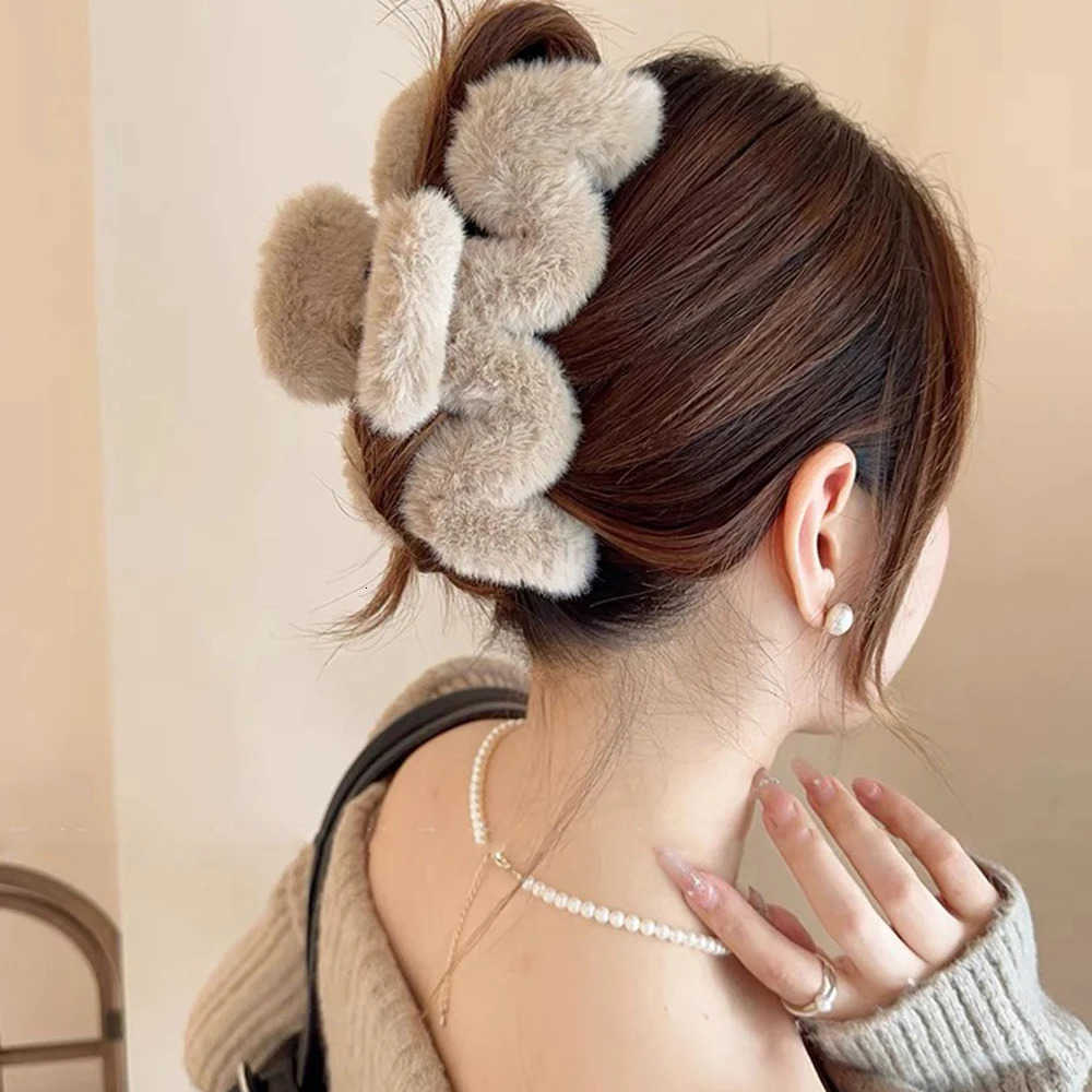 14cm Large Hair Claw Fashion Plush Big Crab Hair Clip For Women Back Clip For Thick Hair Cute Plush Ponytail Hair Accessories U250807