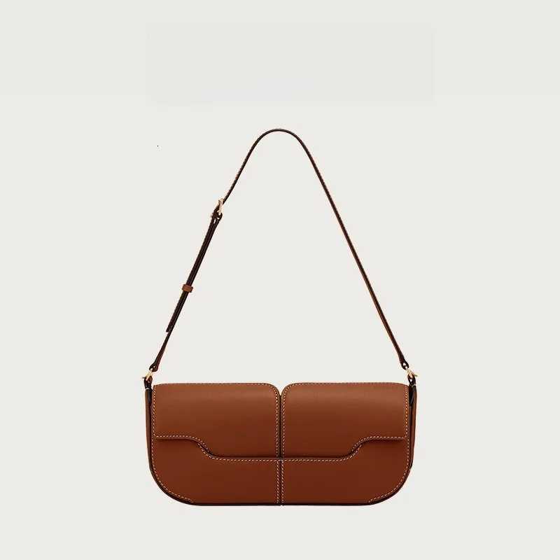 French and Fashionable One Shoulder Underarm Handbag Cowhide Commuting Handbag Casual and Simple French Stick Bag Z250815