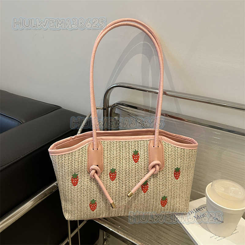 Summer Travel Woven Bag Tote Bag for Women 2024 New Rural Vacation Style Strawberry Embroidery Handbag Commuting Bag H250806