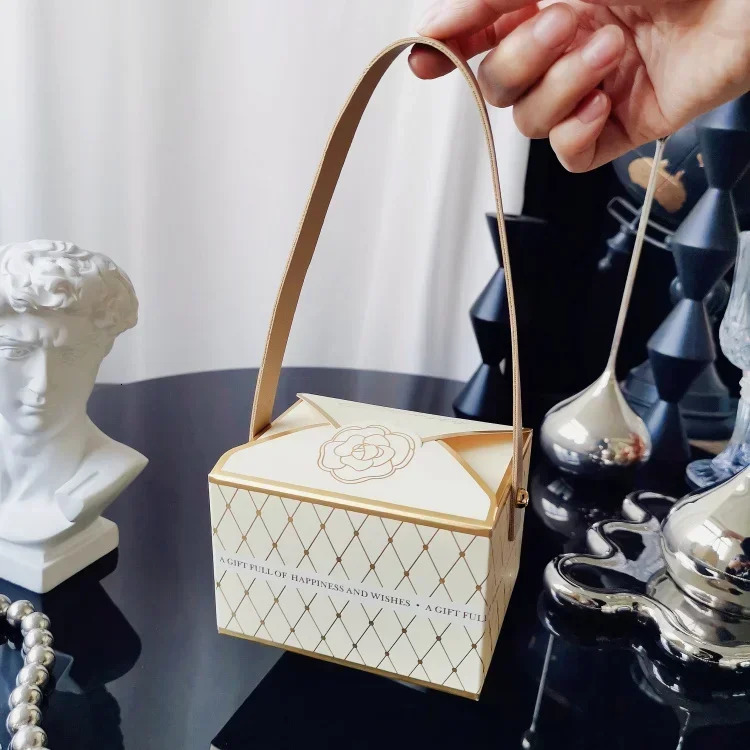 Luxury 10PCS Small Boxy Box Red Hand Gift Box Wedding Style Cake Packaging Box Rivet Decor Lover Gifts Party Pearl Handle Paper Bag 250807