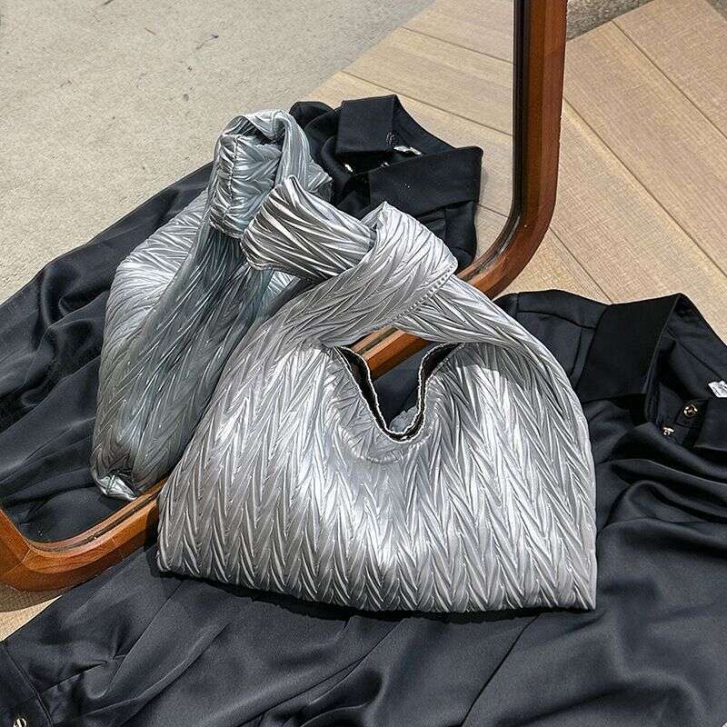 2023 New niche design pleated handbag for women's fashionable versatile crescent moon bag, simple and lightweight underarm bag