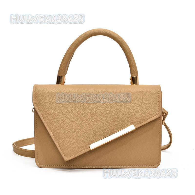 Trendy Niche Design Crossbody Small Square Bag for Women 2024 New Fashionable Handbag Autumn Winter Season H250806