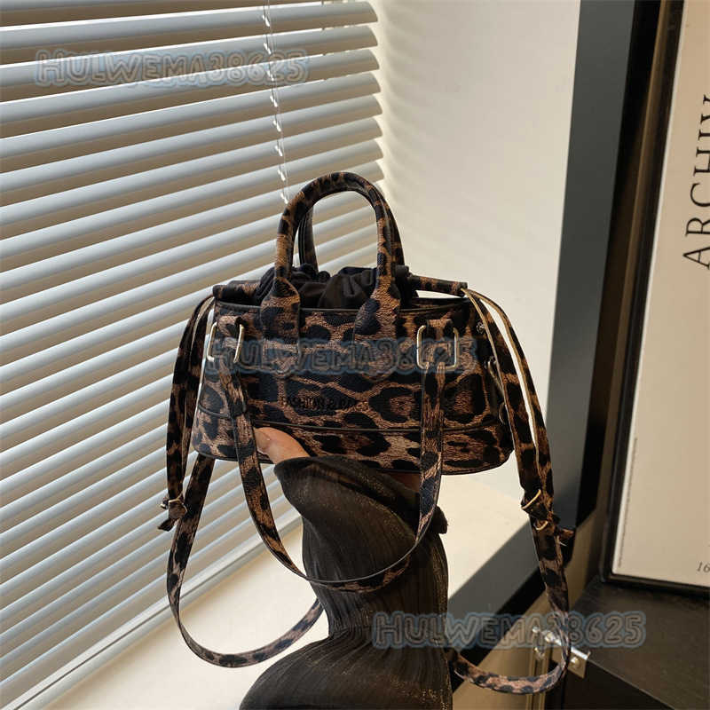 Light Fashion Personality Design 2024 Autumn New Fashion Leopard Print Single Shoulder Crossbody Handbag Small Square Womens Bag H250806