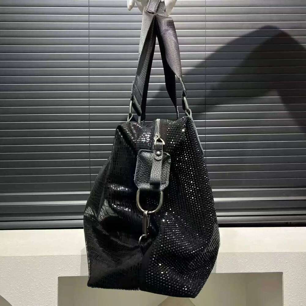 Ladies' fashionable dia jewelry cute teddy bear handbag, large capacity, personalized, elegant, shiny shoulder bag