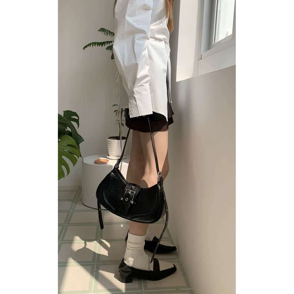 2025 Crescent-shaped Single-shoulder Crossbody Niche Design for Women Autumn New Underarm Bag Commuting Fashion