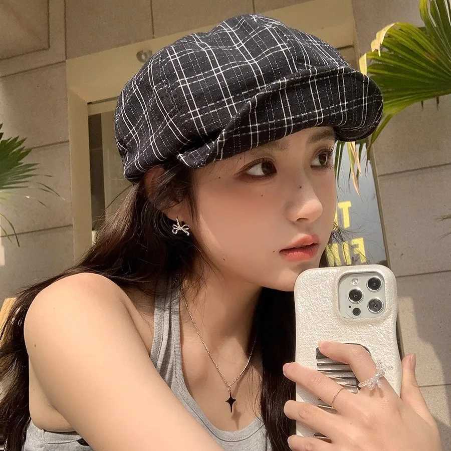 Womens Berets Janese Retro Artistic Plaid Simple Sweet Fashionable Cute Versatile Berets Korean Style Painter Hats For Girls XJ250807