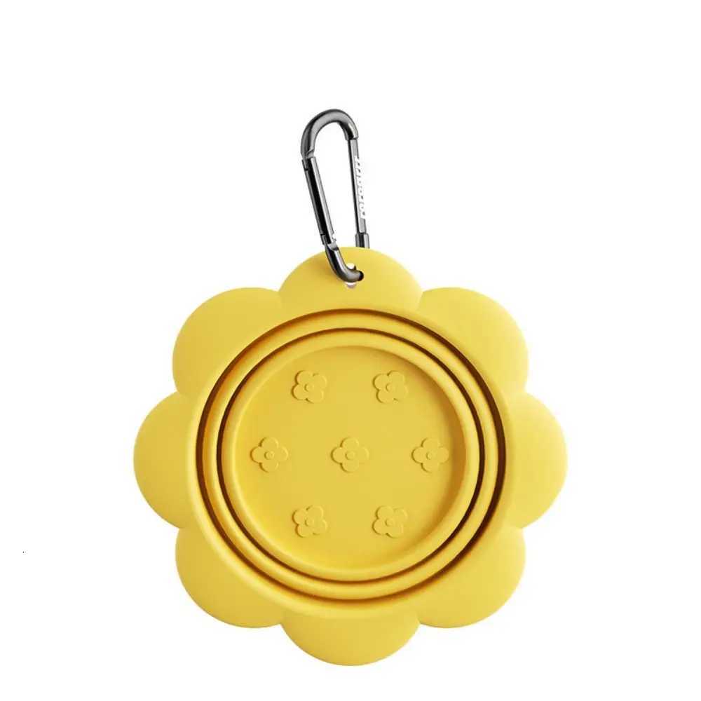 BPA Free Collapsible Dog Bowl Flower Shape with Carabiner Pet Travel Feeder Easy To Clean Portable Food Water Feeding Tray Y250806