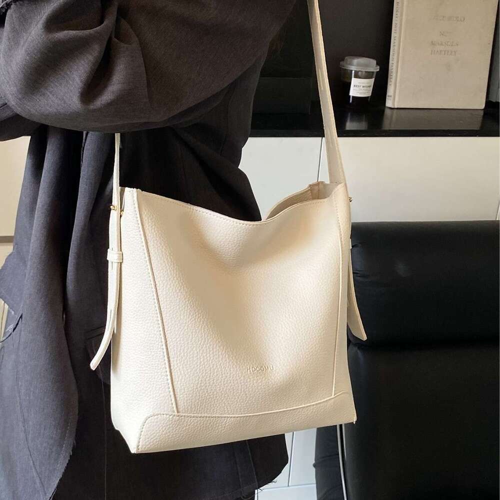 tote 2025 New Women's Bucket Spring Niche Design Simple Large Designer Capacity Commuter bags Shoulder Crossbody Bag