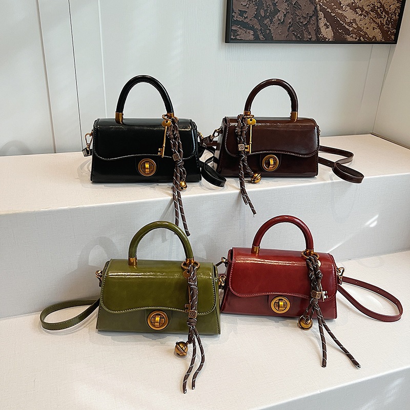 Trendy Female Shoulder Bag Compact Designer Squared Satchel for Everyday Use