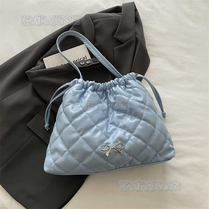 Large Capacity Soft Surface Quilted Drawstring Crossbody Tote Bag 2024 Autumn Winter New Short Trip Handheld Shoulder Bag for Women H250806