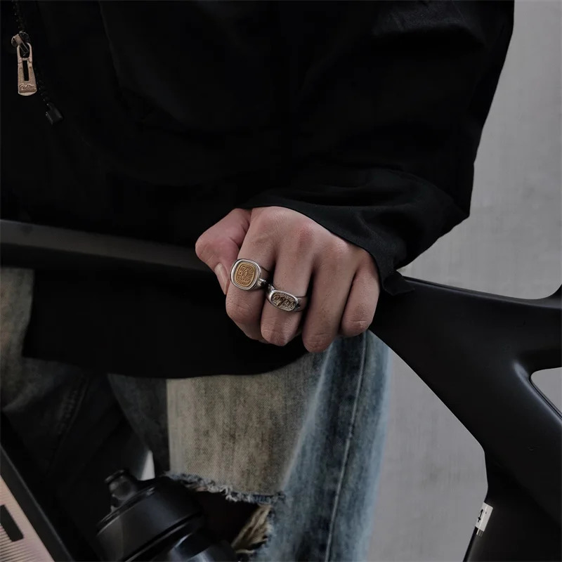 Japanese Letter Totem Steel Ring Men and Women Wearing Layered Couple Rings Niche High-end Steel Accessories 250730