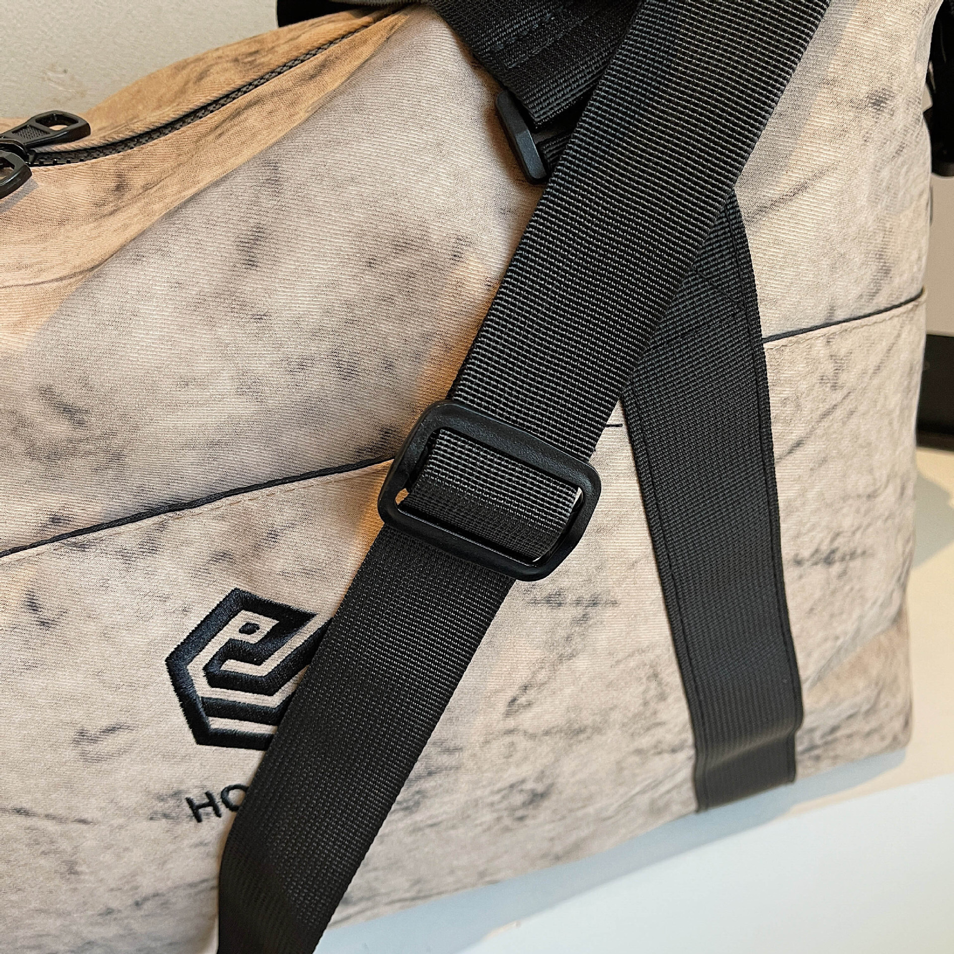 New Travel Large Capacity Lightweight Gym Dry-Wet Separation Storage Stylish Sports Casual Bag