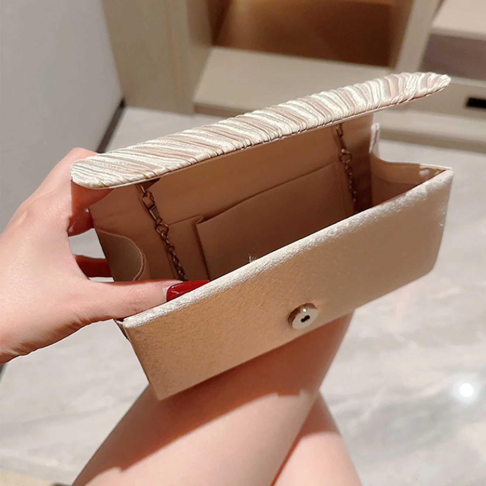 Women Evening CluTCh Bags Elegant Female SiLVer/Black/White CluTCh Wedding Purse Party Handbag Ladies Chain Shoulder Bags Z250807