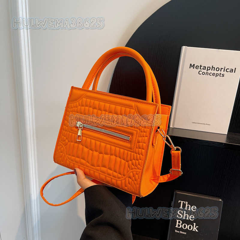 Elegant Simple Style Handbag 2023 Summer New Fashionable Single Shoulder Crossbody Bag Small Square Bag Womens Trendy Bag H250806