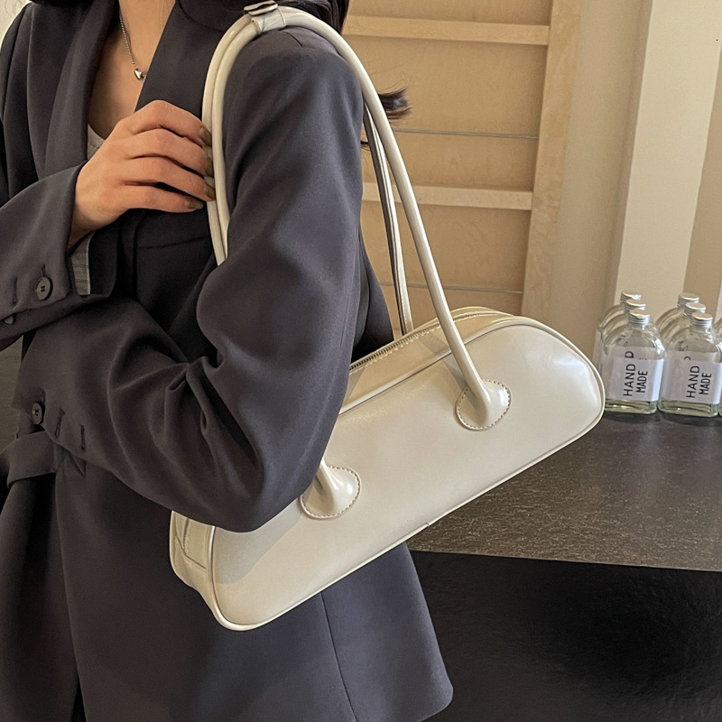 Free shipping designer High-end Simple Versatile Bag for Women New French Style Textured Shoulder Bag Underarm Bag Internet Celebrity Niche Baguette B