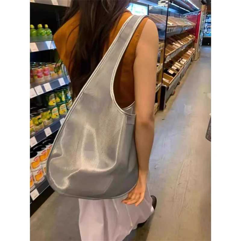 Faionable Silver Commuter Womens Bag 2025 New Design Versatile Shoulder Tote Bag URJR MIEBZ Large Size Artificial Leather Z250807