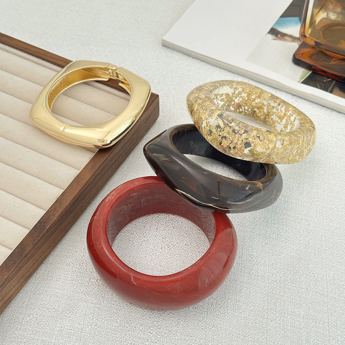 European American Retro Tortoiseshell Inspired Resin Bracelet Minimalist Metal Square Spring Cuff for Women