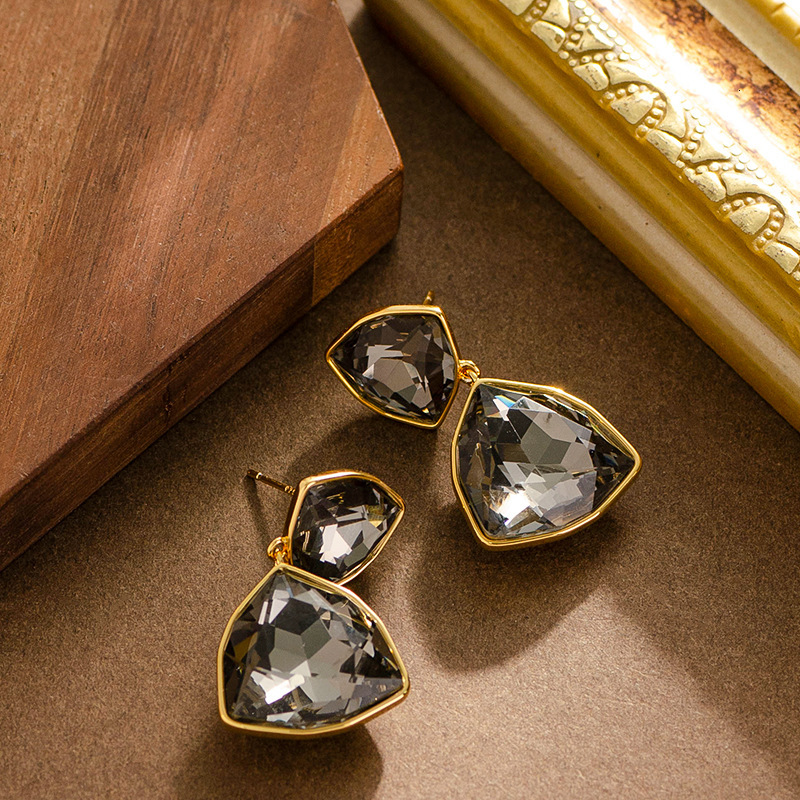 Fashion Geometric Triangle Zircon Earrings for Women High-end Style Sier Needle Ear Jewelry