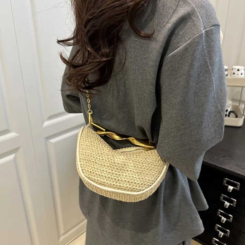 Fashion Chain Woven Bag Hot Selling Casual Dumpling Bag Personalized Metal Hand-held Single Shoulder Bag New Straw Crossbody Bag Z250807