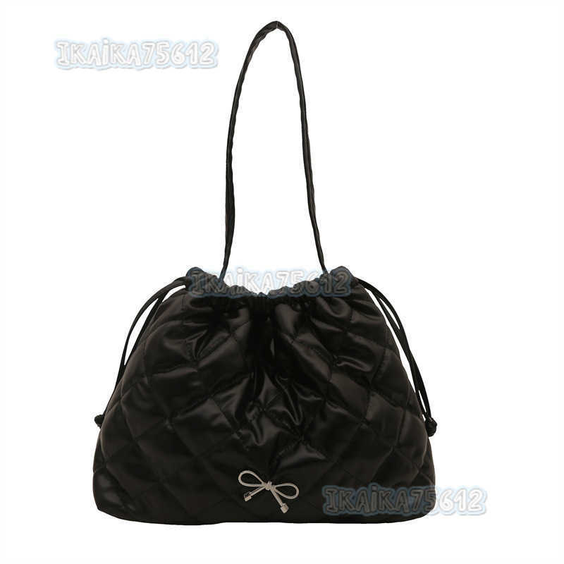 Large Capacity Soft Surface Quilted Drawstring Crossbody Tote Bag 2024 Autumn Winter New Short Trip Handheld Shoulder Bag for Women H250806