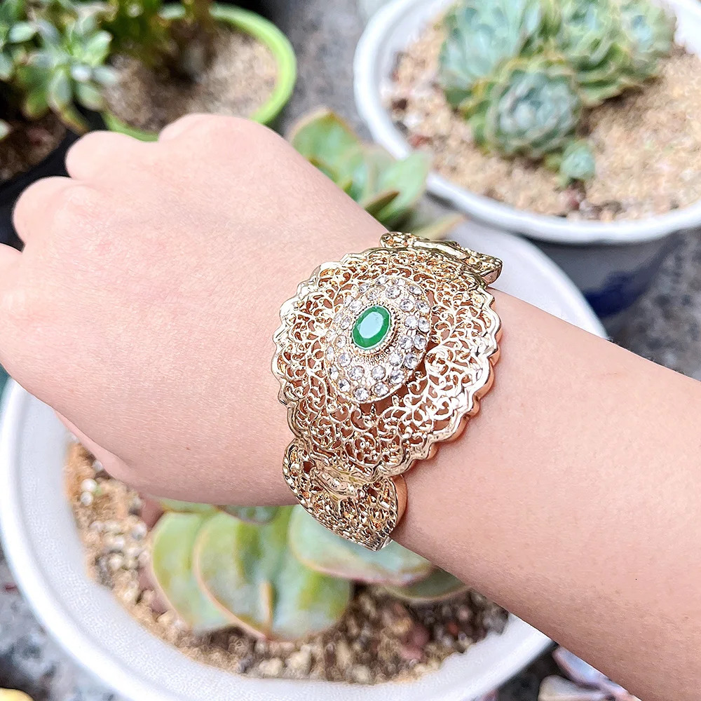 Sunspicems Chic Arab Bangle Cuff Bracelet for Women Gold Color Algerian Wedding Jewelry Hollow Metal Arabesque Dubai Bride Gift 250805