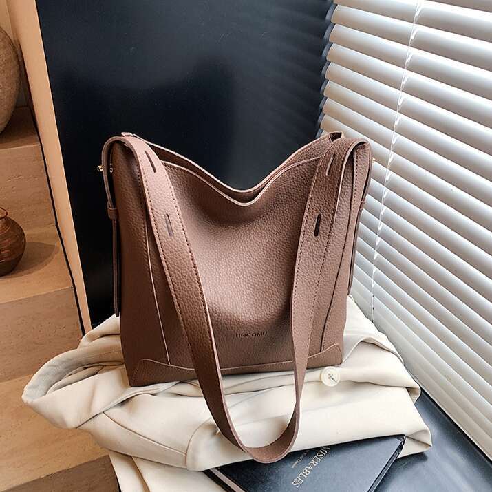 tote 2025 New Women's Bucket Spring Niche Design Simple Large Designer Capacity Commuter bags Shoulder Crossbody Bag