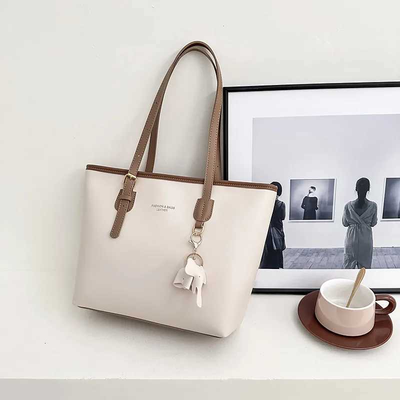 New Ladies Commuter Bag Tote Large Capacity Bag Texture Fashion Hundreds of Summer Shoulder Bag Z250807