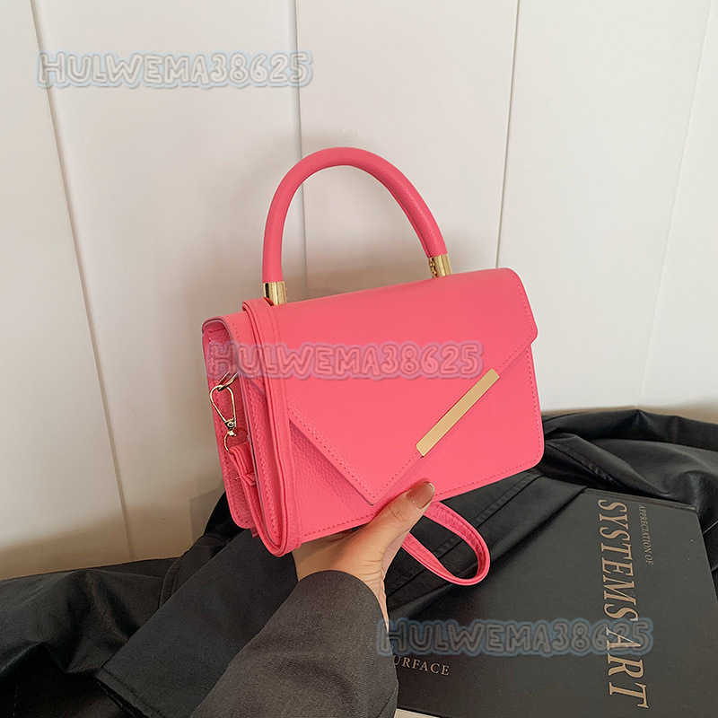 Trendy Niche Design Crossbody Small Square Bag for Women 2024 New Fashionable Handbag Autumn Winter Season H250806