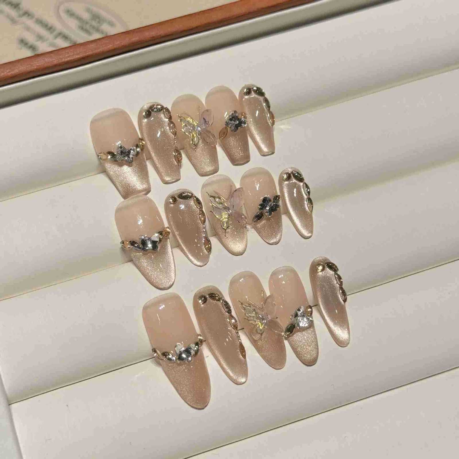 10Pcs/Set Finished Fake Nails with Butterfly Design Champagne Cats Eye French Handmade Press-on False Nails for Women and Girls Z250807