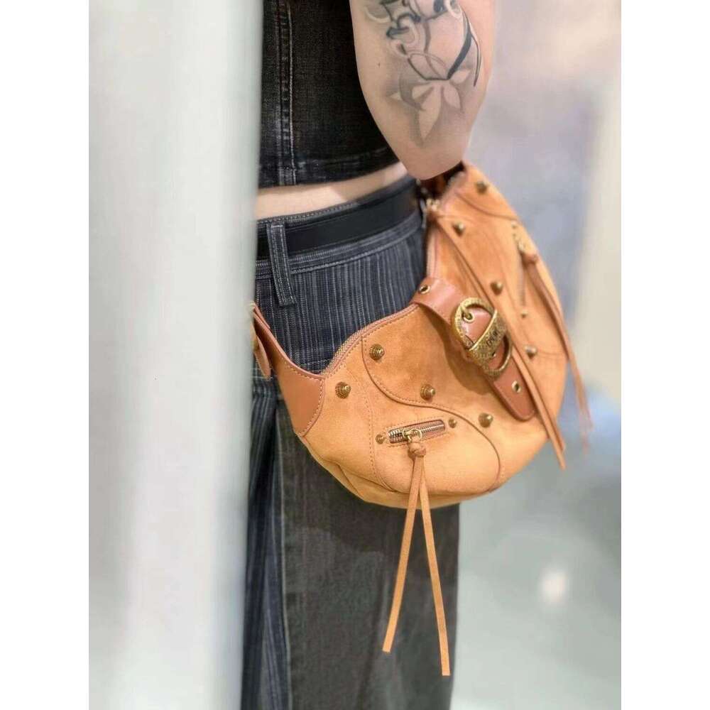 Designer Bag Tote bag Shoulder Bag Niche Cool Hot Girl Rivet Motorcycle New Fashion Women S High End Versatile Commuter Crossbody Trendy