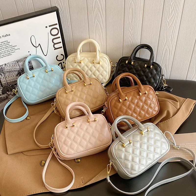 Handbag Womens Spring and Summer Fashion Simple Small Square Bag Korean Version Niche High-end Single Shoulder Oblique 250807