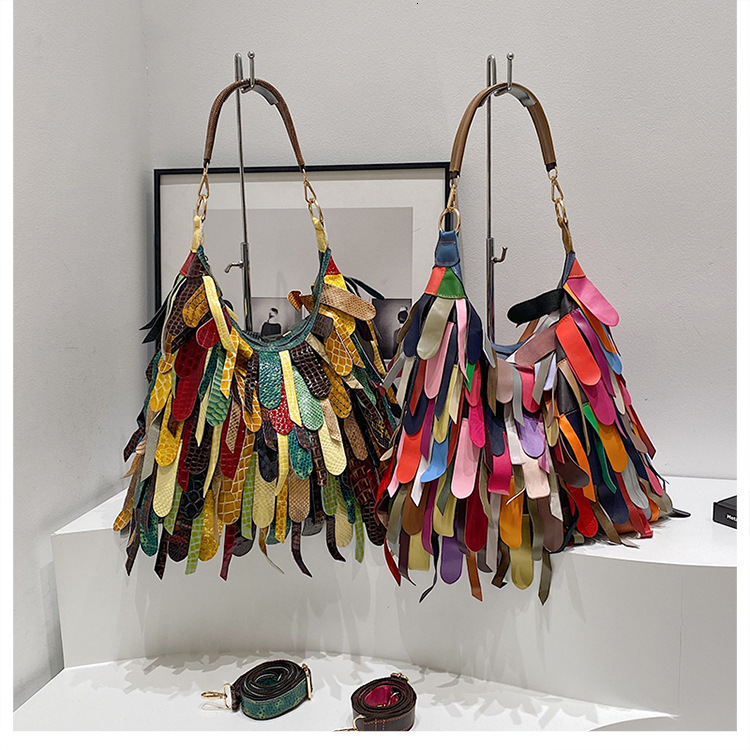 Free shipping designer Niche Design Large Capacity Underarm Single Shoulder Bag for Women New Personalized Indian Style Tassel Commuter Crossbody Bag