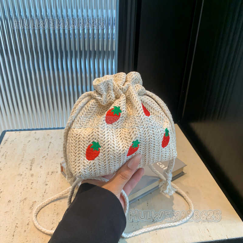 Summer Fashion Style Straw Bag Strawberry Embroidery Crossbody Bucket Bag 2024 Drawstring Woven Casual Womens Bag H250806