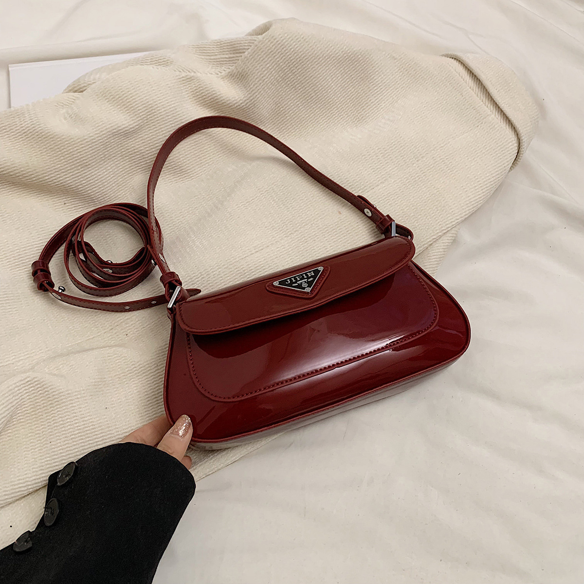 Free Shipping Designer Luxury Exquisite Fashion Underarm Bag Women's Handbag New Versatile Solid Color Glossy Shoulder Bag High-quality Trendy Cr