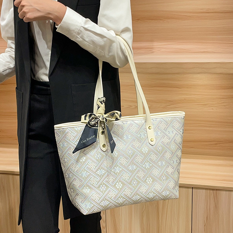 Commuting Bag Large Capacity Tote Bag 2025 New Handbag New Chinese Style Brocade Luxury Bag Shoulder Designer Bag Bag Underarm Shopping Bag