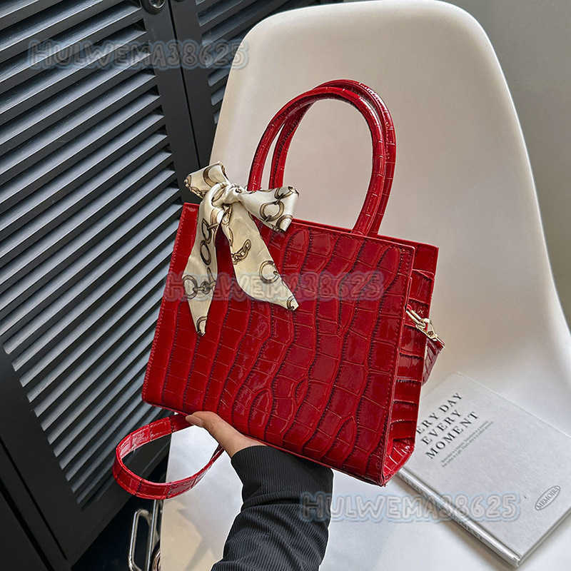 High-quality Large Capacity Bag for Women 2024 Summer New Fashion Decorated Handheld Crossbody Bag H250806