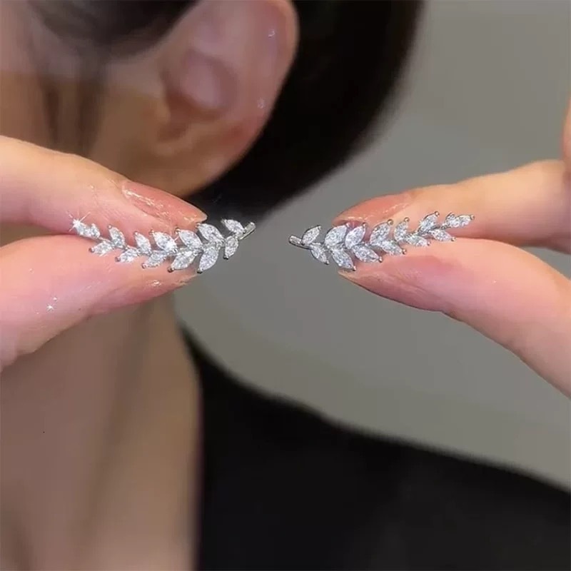 Free Shipping Designer Luxury Jewelry Zircon Wheat Spike Integrated Ear Stud Earrings Niche Super Shiny Leaf Stud Earrings Elegant Versatile Women