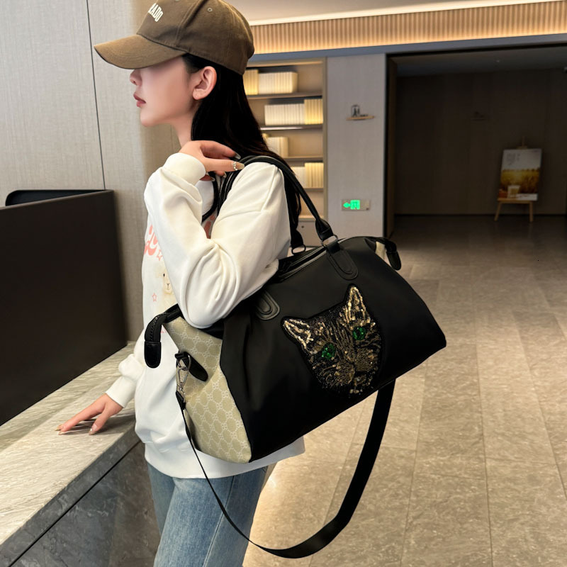 Korean Style Fashion Large Capacity Sports Crossbody Lage Outdoor Single Shoulder Travel Bag