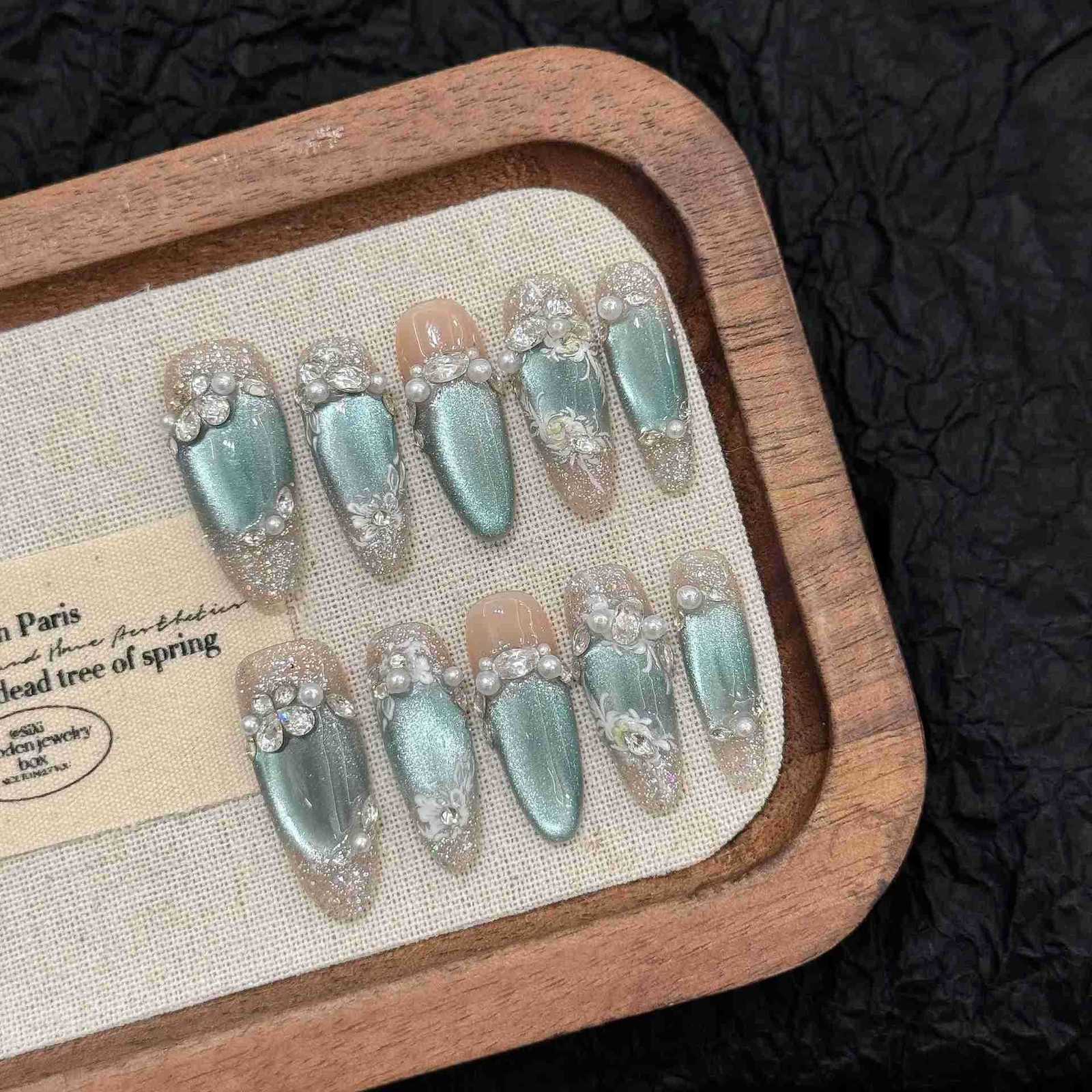 10pcs Light Luxury Handmade Fake Nails Shiny Blue Cats Eye Almond False Nails Pearl Diamond Flash Silver Powder Press On Nails M250807