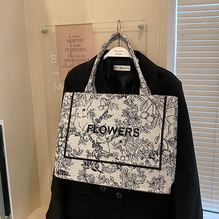 Free Shipping Designer Luxury Vintage Embroidered Handbag For Women New Fashion Printed Shoulder Bag Trendy Versatile Large Capacity Canvas Tote Bag S