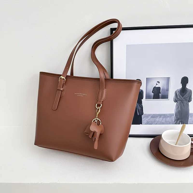 New Ladies Commuter Bag Tote Large Capacity Bag Texture Fashion Hundreds of Summer Shoulder Bag Z250807