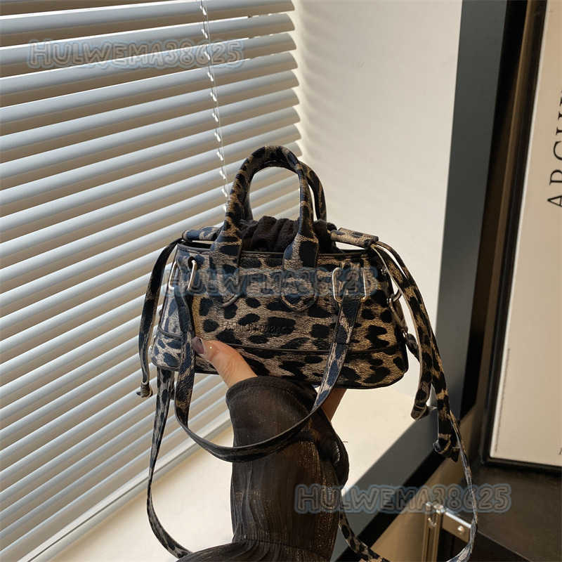 Light Fashion Personality Design 2024 Autumn New Fashion Leopard Print Single Shoulder Crossbody Handbag Small Square Womens Bag H250806