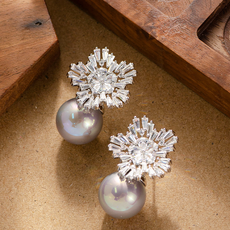 French Style Light Exquisite Inlaid Crystal Zircon Snowflake Pearl Earrings for Women Elegant Simple High-end Sier Needle Ear Jewelry
